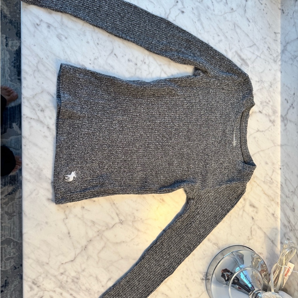 Abercrombie & Fitch Gray Knit Sweater